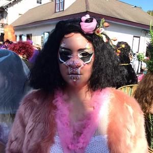 Meet your Posher, Leila